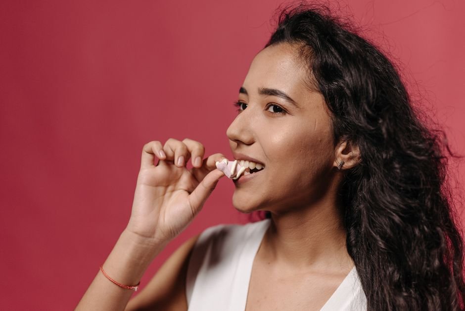 How Chewing Habits Affect Jaw and Tooth Health